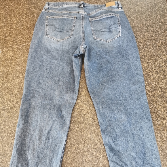 American Eagle High Waisted Jeans - Picture 4 of 12
